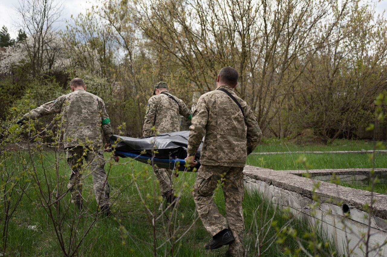 ببینید | نمایش اجساد سربازان اوکراینی توسط روسیه در محل تبادل!