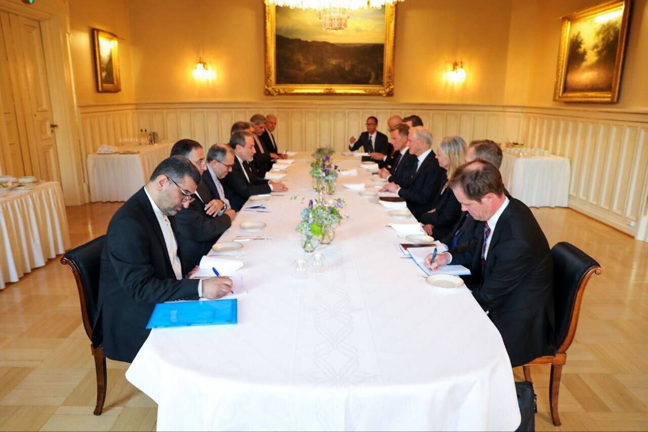 عراقچی با نخست وزیر نروژ دیدار کرد