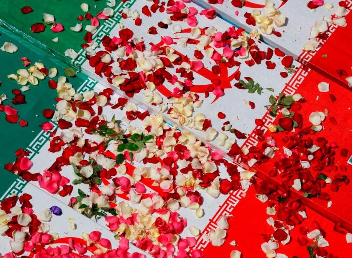 عکسی دیدنی از شهید باقری در کنار رهبر انقلاب عکسی دیدنی از شهید باقری در کنار رهبر انقلاب