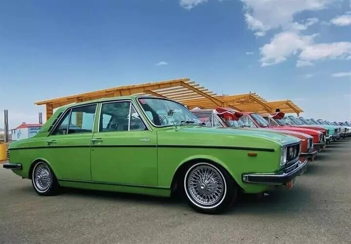 بازار سیاه پیکان در تهران راه افتاد! + عکس بازار سیاه پیکان در تهران راه افتاد! + عکس