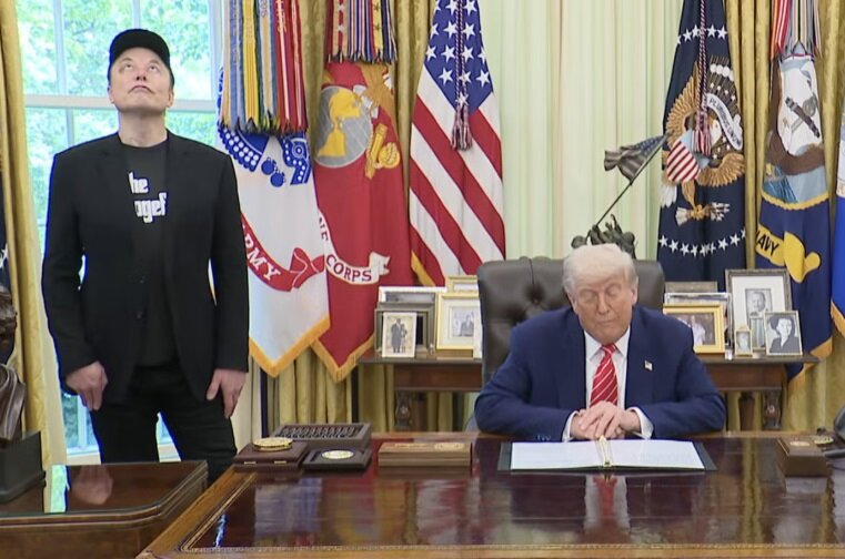 پاسخ ترامپ به تهدید ماسک:کاری نکن که مجبور شوی کرکره مغازه را پایین کشیده و به آفریقای جنوبی برگردی