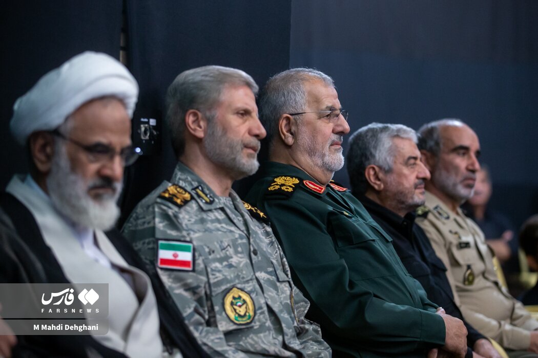 عکسهایی از مراسم چهلم شهید سردار باقری/ خوش و بش عزیز جعفری و قاآنی/ سردار نجات، حسین علایی و زاکانی در کنار یکدیگر عکسهایی از مراسم چهلم شهید سردار باقری/ خوش و بش عزیز جعفری و قاآنی/ سردار نجات، حسین علایی و زاکانی در کنار یکدیگر