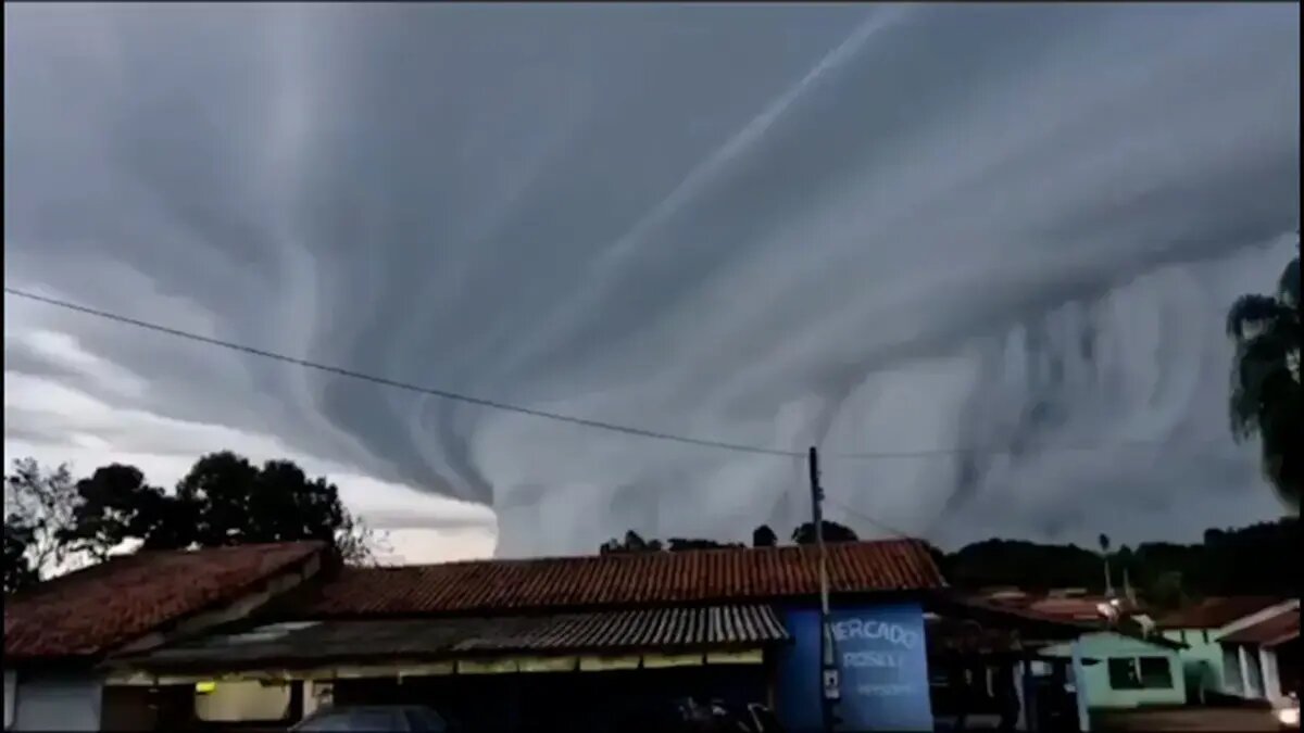 ببینید | تصاویر تازه از وزش باد شدید و طوفان در برزیل