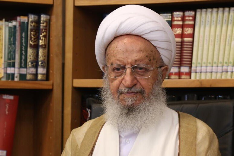 ماجرای خنجر کشیدن بر روی آیت‌الله مکارم‌شیرازی در مسیر پیاده‌روی اربعین