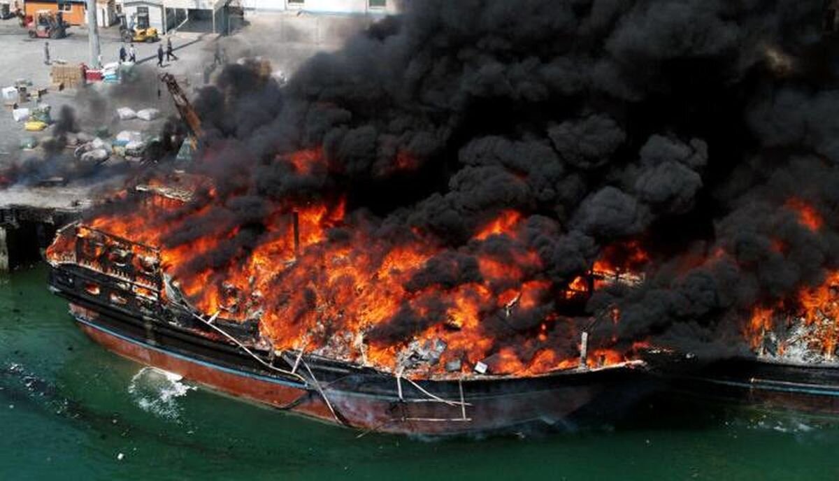 ببینید | آتش‌سوزی ناو آمریکایی در نزدیکی سواحل ژاپن