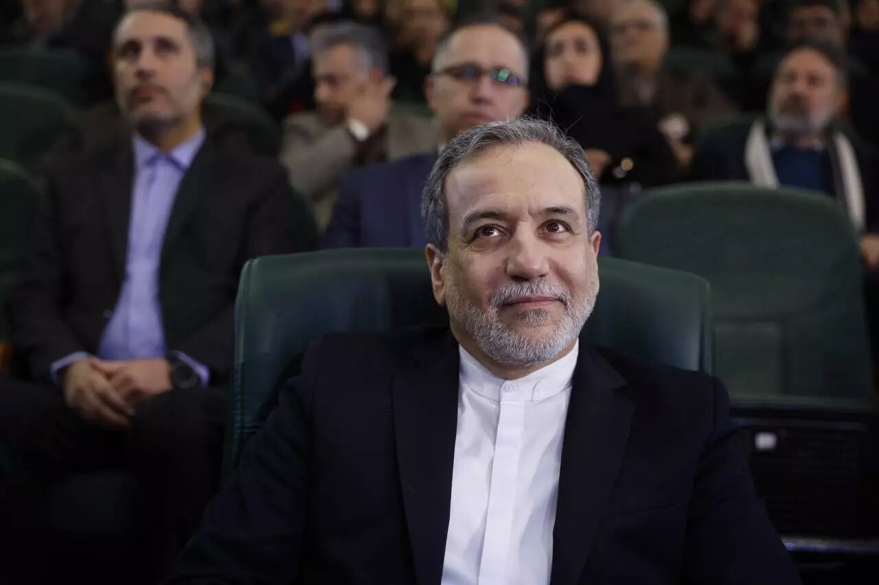 ببینید | شوخی مجری با وزیر خارجه در مورد چین و روسیه