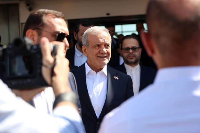 پزشکیان عازم پکن شد/ با رهبر چین و اعضای برجسته شانگهای نشست و گفتوگو خواهم داشت پزشکیان عازم پکن شد/ با رهبر چین و اعضای برجسته شانگهای نشست و گفتوگو خواهم داشت