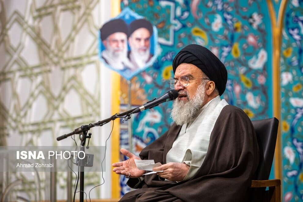 انتقاد احمد خاتمی از ایده مذاکره مستقیم با آمریکا؛ میخواهند با آمریکایی که به ما حمله کرده و در غزه دست به جنایت زده در موضوع موشکی مذاکره کنند!