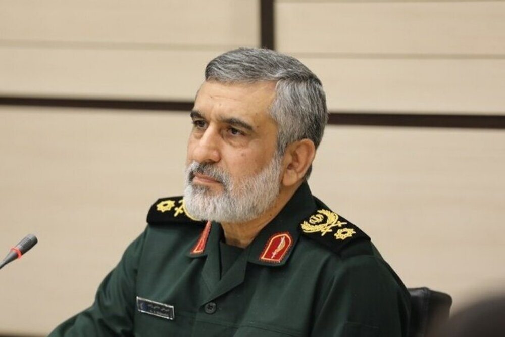 ببینید | شوخی شهید محمود باقری فرمانده موشکی سپاه با سرلشکر حاجی‌زاده درباره شلیک موشک‌های سجیل