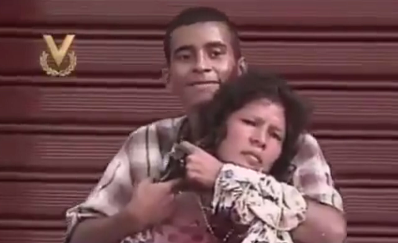 ببینید | لحظه کشته شدن جنایتکار گروگانگیر توسط تکتیرانداز پلیس در پخش زنده ببینید | لحظه کشته شدن جنایتکار گروگانگیر توسط تکتیرانداز پلیس در پخش زنده