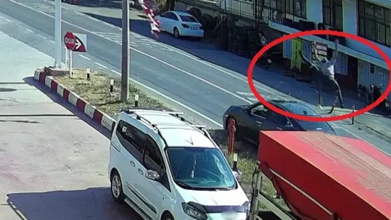 ببینید | لحظه دلخراش زیر گرفتن عابر پیاده توسط راننده مست!