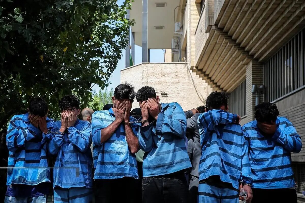ببینید | اولین تصاویر از عملیات ویژه نوپو برای دستگیری ۴۶ نفر از اراذل و اوباش سطح یک تهران ببینید | اولین تصاویر از عملیات ویژه نوپو برای دستگیری ۴۶ نفر از اراذل و اوباش سطح یک تهران