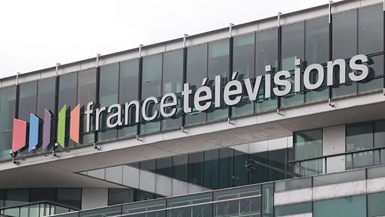 ببینید | تخلیه دفتر مرکزی تلویزیون فرانسه پس از تهدید بمب‌گذاری