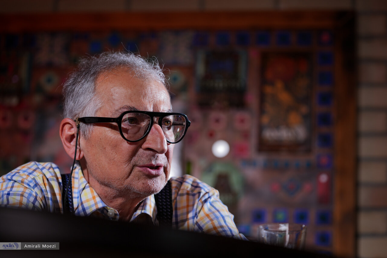 توصیه زیباکلام به مسئولان: واقعیت اعتراضات را از دریچه صداوسیما نبینید