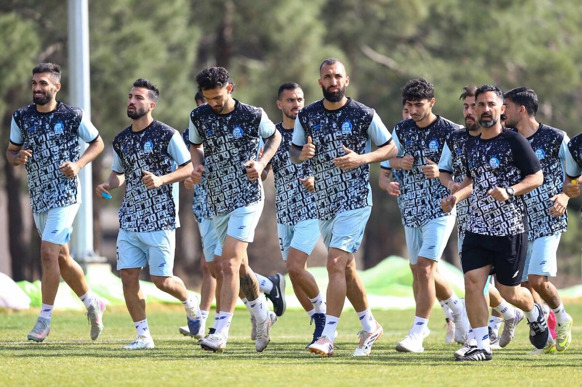 به تاجرنیا راهنمایی‌های غلطی می‌دهند؛ امیدوارم سهراب مثل بقیه در استقلال نسوزد!