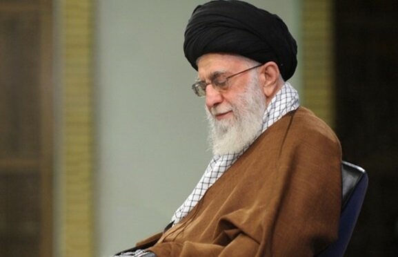 روایت خرسندی رهبر شهید از شاگردی فرزندشان نزد آیتالله شبیری/ آقا فرمودند «پسران من که طلبه شدند، خودشان انتخاب کردند، من به آنها نگفتم طلبه بشوند» روایت خرسندی رهبر شهید از شاگردی فرزندشان نزد آیتالله شبیری/ آقا فرمودند «پسران من که طلبه شدند، خودشان انتخاب کردند، من به آنها نگفتم طلبه بشوند»